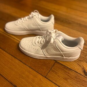 Brand New White Nikes Women’s Size 8